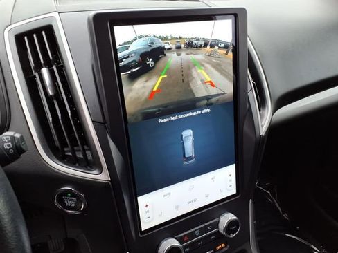 Certified 2024 Ford Edge SEL image 17
