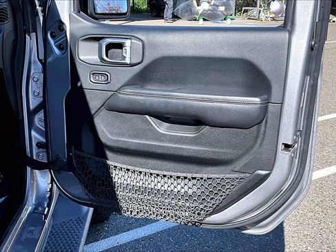 Used 2018 Jeep Wrangler Unlimited Sahara image 22