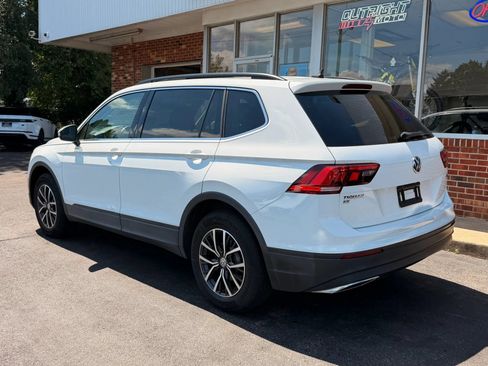 Used 2019 Volkswagen Tiguan SE w/ Panoramic Sunroof Package AWD/4WD image 4