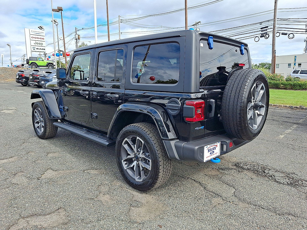 Used 2024 Jeep Wrangler Unlimited w/ Convenience Group AWD/4WD image 6