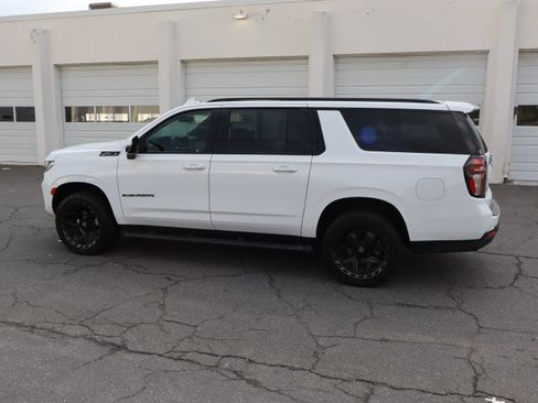 Used 2024 Chevrolet Suburban Z71 w/ Luxury Package AWD/4WD image 7