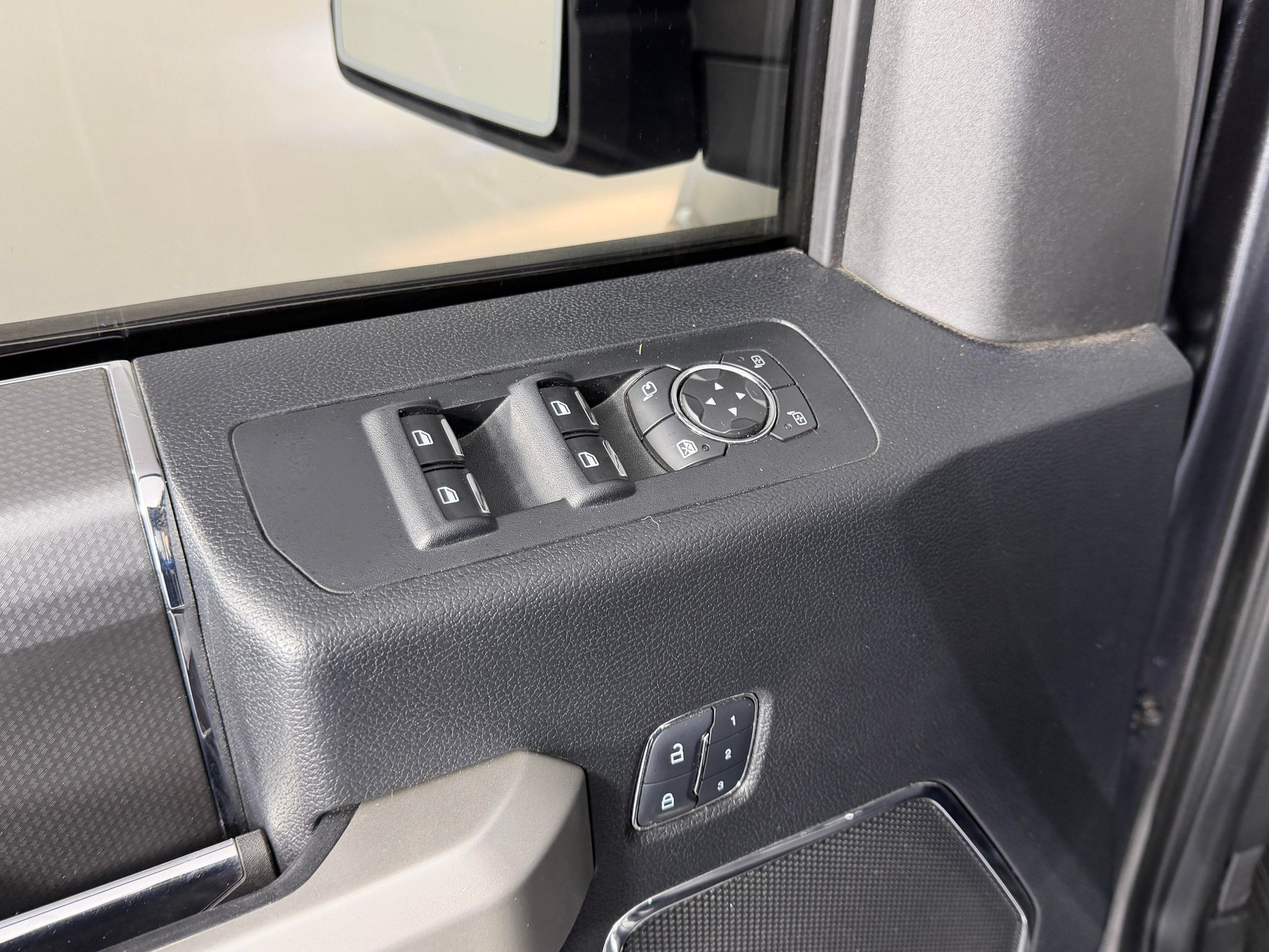 Used 2017 Ford F150 Lariat w/ Equipment Group 502A Luxury AWD/4WD image 26