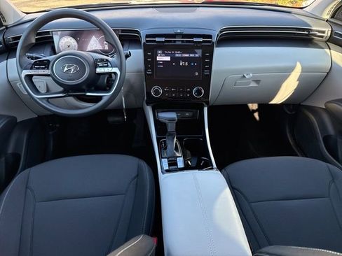 Certified 2024 Hyundai Tucson SE image 4