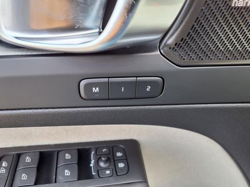 New 2025 Volvo XC40 B5 Ultra w/ Climate Package image 16