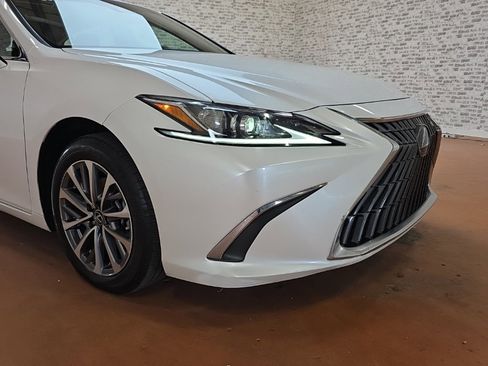 Used 2023 Lexus ES 350 w/ Accessory Package (Z1) image 11