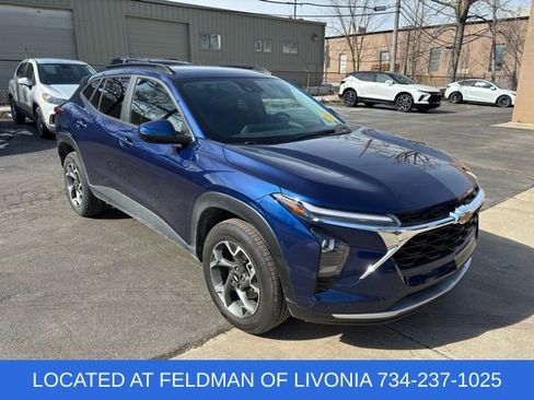 Used 2024 Chevrolet Trax LT w/ Driver Confidence Package image 4