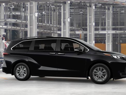 New 2026 Toyota Sienna XLE image 13