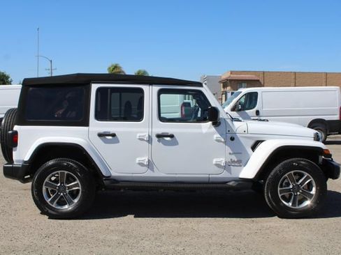 Used 2022 Jeep Wrangler Unlimited Sahara AWD/4WD image 3