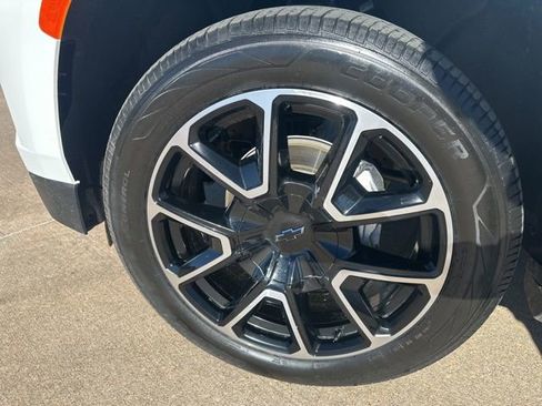 Used 2023 Chevrolet Suburban RST w/ Luxury Package image 14