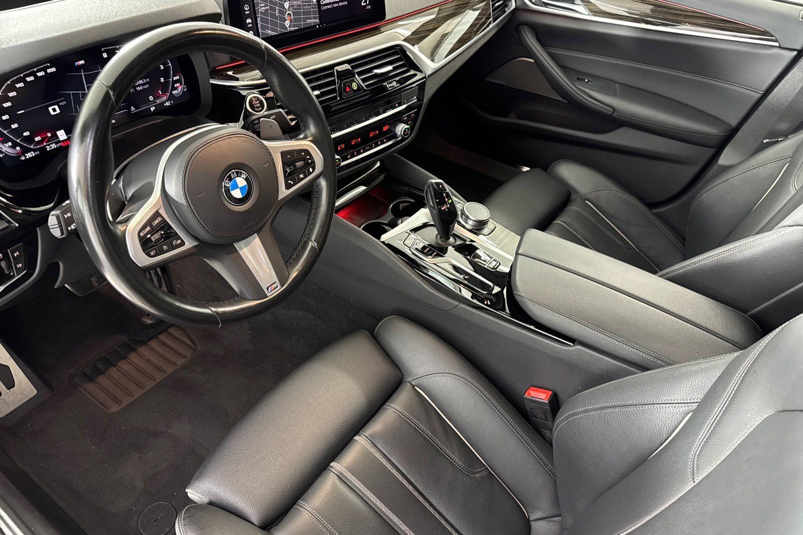Used 2023 BMW 540i w/ M Sport Package RWD image 4