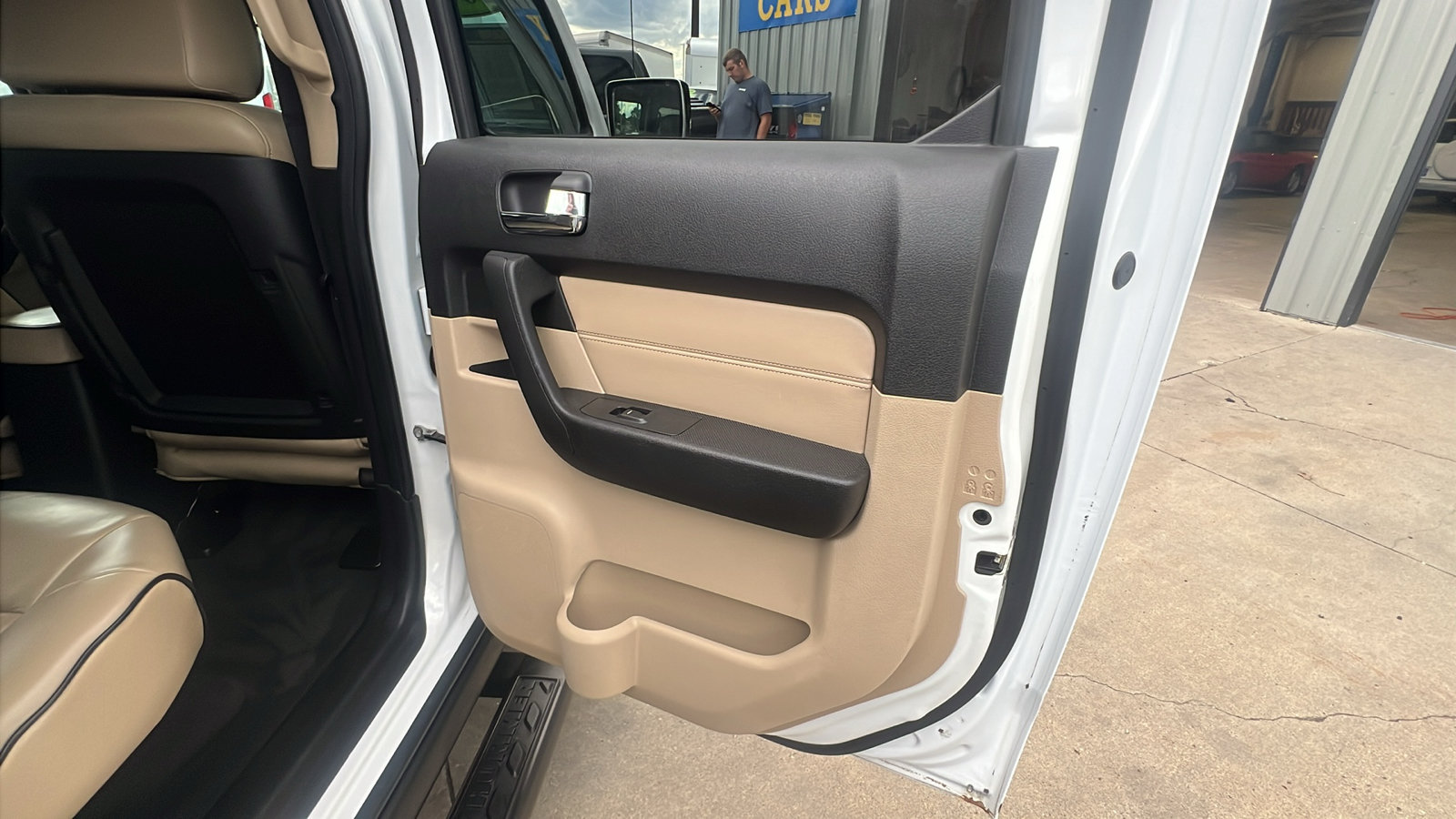 Used 2010 HUMMER H3T Luxury w/ Appearance Package AWD/4WD image 17