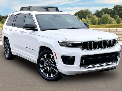 Used 2023 Jeep Grand Cherokee L Overland w/ Luxury Tech Group IV AWD/4WD image 2