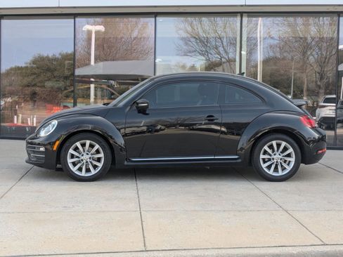 Used 2017 Volkswagen Beetle 1.8T SE image 2