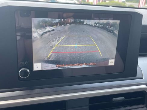 Used 2025 Toyota 4Runner SR5 AWD/4WD image 16