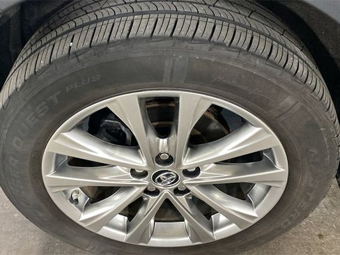 Used 2018 Toyota RAV4 Limited image 10