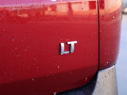 Used 2023 Chevrolet Traverse LT image 9