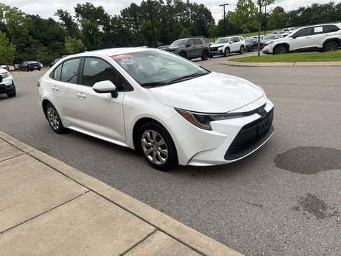 Used 2025 Toyota Corolla LE FWD image 6