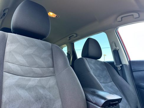 Used 2016 Nissan Rogue SV FWD image 16