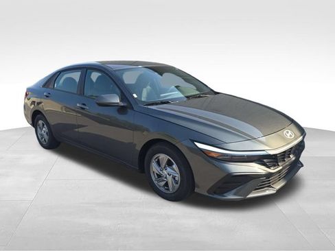 New 2026 Hyundai Elantra SE FWD image 7