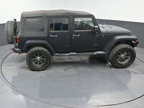 Used 2012 Jeep Wrangler Unlimited Sahara image 30