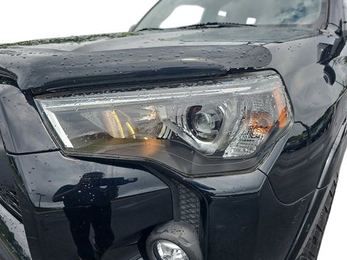 Used 2022 Toyota 4Runner SR5 Premium w/ Moonroof Package AWD/4WD image 10