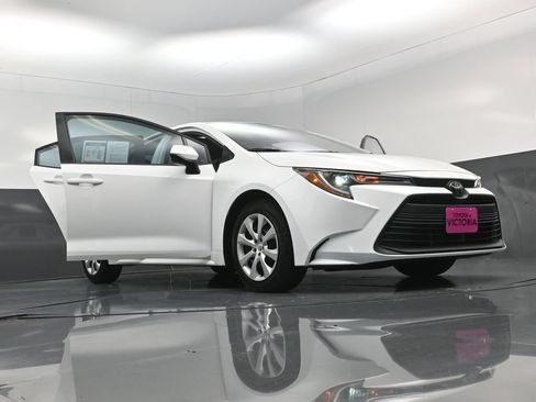 Used 2024 Toyota Corolla LE FWD image 27