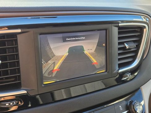 Used 2023 Chrysler Voyager LX image 26
