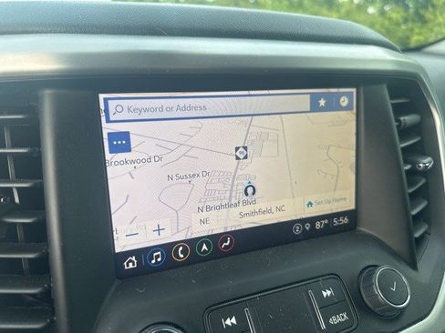 Used 2023 GMC Acadia SLT w/ Elevation Edition image 4