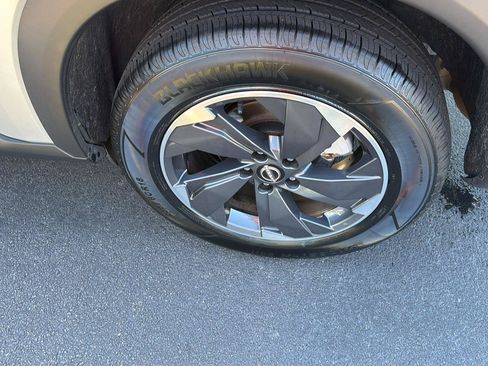 Used 2024 Nissan Rogue SV FWD image 37