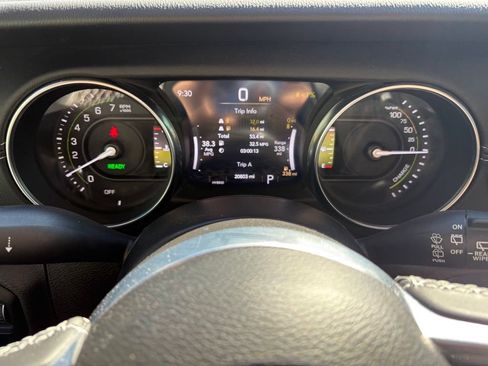 Used 2022 Jeep Wrangler Unlimited Sahara w/ Cold Weather Group AWD/4WD image 19