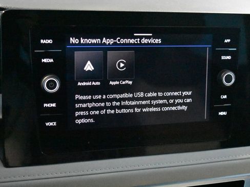 Certified 2025 Volkswagen Taos SE w/ Panoramic Sunroof Package image 9