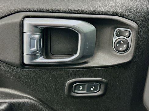 Used 2021 Jeep Gladiator Mojave w/ Cold Weather Group image 15