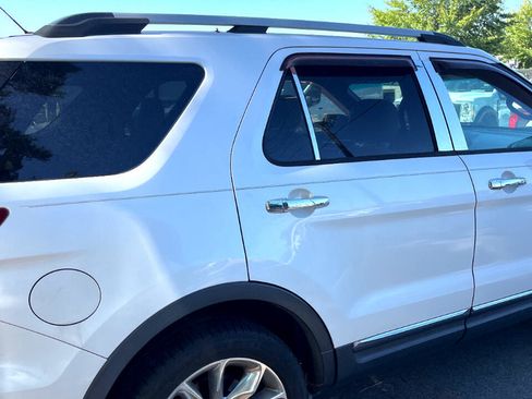 Used 2015 Ford Explorer XLT w/ Equipment Group 202B image 11