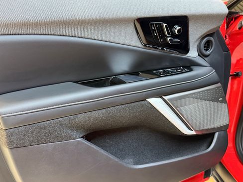 Certified 2025 Cadillac Optiq Sport 1 w/ LPO, Floor Liner Package AWD/4WD image 13