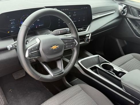 Used 2025 Chevrolet Equinox LT image 11