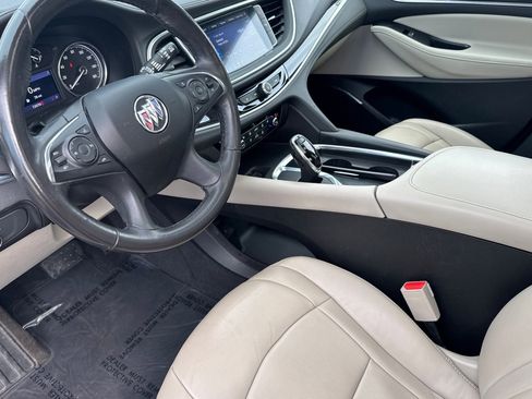 Used 2020 Buick Enclave Essence image 7