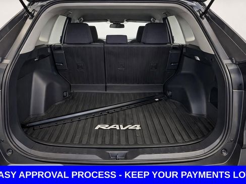 Used 2022 Toyota RAV4 LE image 12
