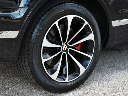 Used 2019 Bentley Bentayga AWD/4WD image 15