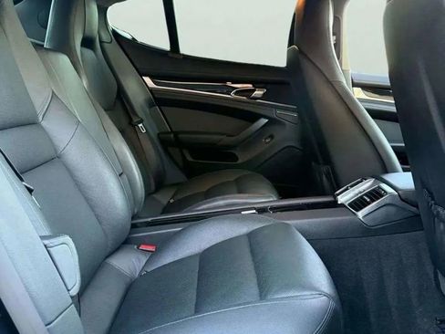 Used 2014 Porsche Panamera 4 image 17