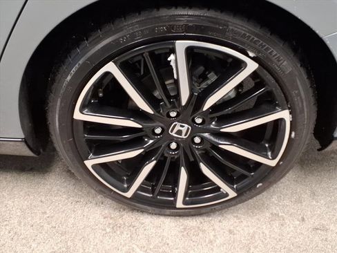 Used 2025 Honda Accord Touring image 8