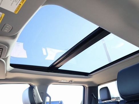 New 2026 Ford F250 Lariat w/ Black Appearance Package image 17