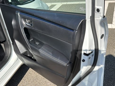 Used 2017 Toyota Corolla SE FWD image 18