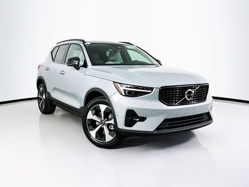 Used 2026 Volvo XC40 B5 Plus w/ Protection Package Premier AWD/4WD image 2