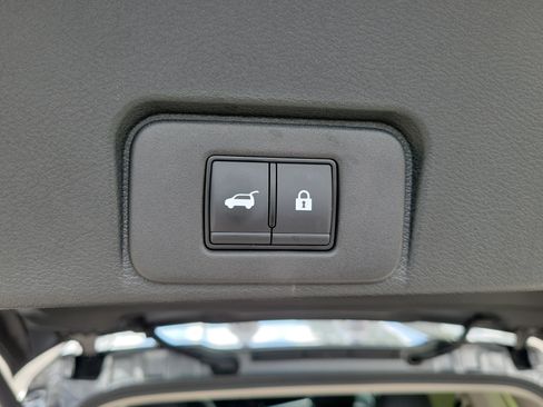 Used 2025 Nissan Rogue SL w/ Tech Package FWD image 11