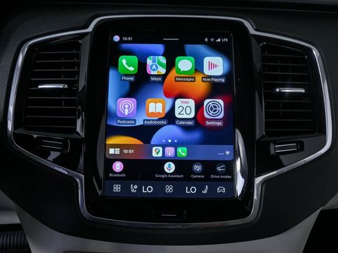Certified 2025 Volvo XC90 T8 Plus w/ Protection Package Premier AWD/4WD image 15