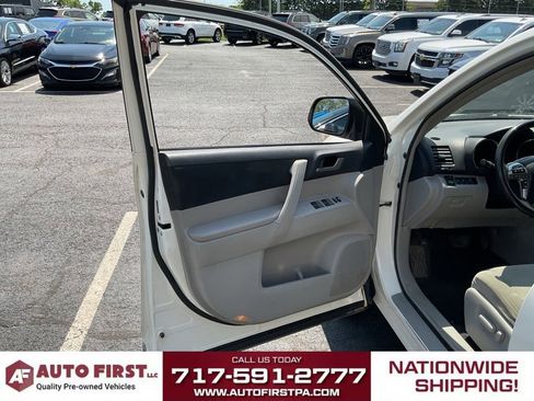 Used 2013 Toyota Highlander Plus AWD/4WD image 3