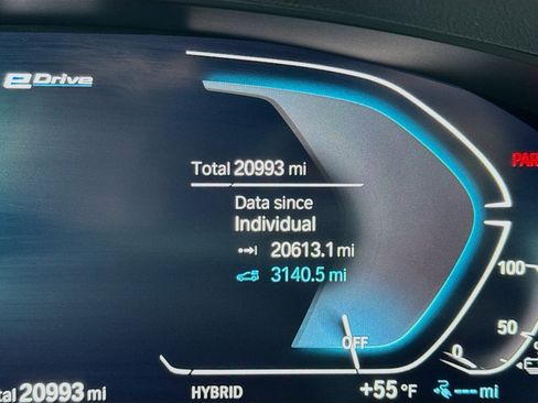 Used 2023 BMW 530e w/ Premium Package image 8