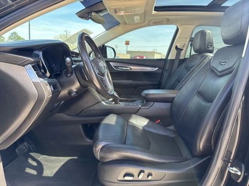 Used 2018 Cadillac XT5 Premium Luxury image 2