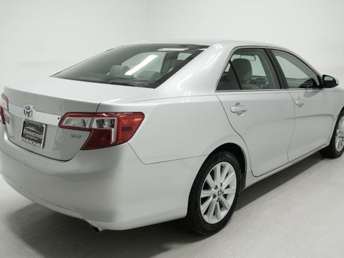 Used 2014 Toyota Camry XLE image 4
