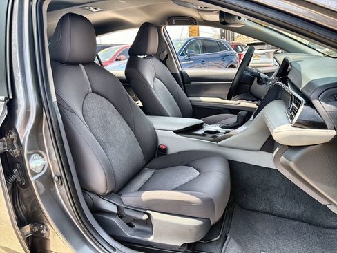 Used 2022 Toyota Camry LE w/ Convenience Package FWD image 23